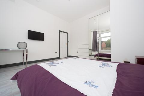 6 bedroom house to rent, Kendal Lane, Leeds LS3