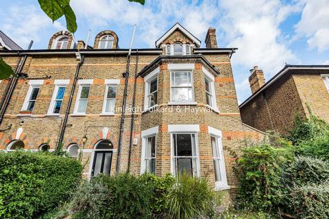 Flat B, 18 Handen Road, London, SE12 8NP