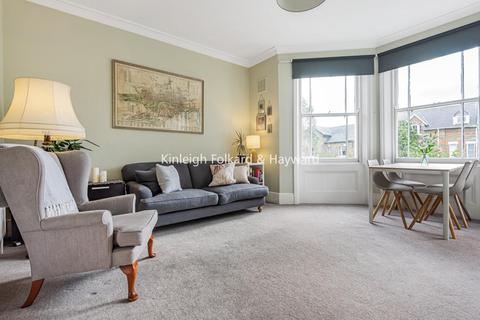 Flat B, 18 Handen Road, London, SE12 8NP