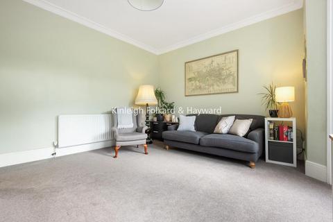 Flat B, 18 Handen Road, London, SE12 8NP