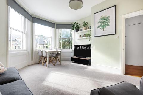 Flat B, 18 Handen Road, London, SE12 8NP
