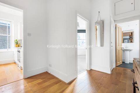 Flat B, 18 Handen Road, London, SE12 8NP
