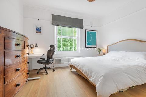 Flat B, 18 Handen Road, London, SE12 8NP