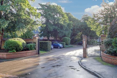 20 Village Park Close, Enfield, EN1 2SG