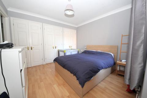 20 Village Park Close, Enfield, EN1 2SG