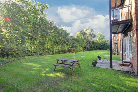 20 Village Park Close, Enfield, EN1 2SG