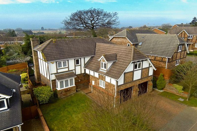 Mardle Close, Caddington 5 bed detached house £550,000