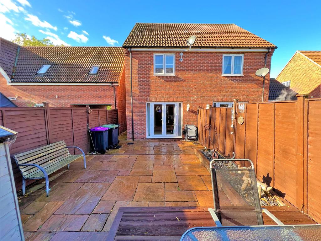 Bluebell Walk, Witham St. Hughs, LN6 2 bed semidetached house £160,000