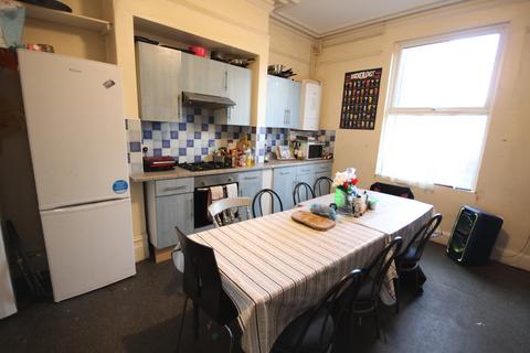 9 bedroom house to rent, Kensington Terrace, Hyde Park, LEEDS