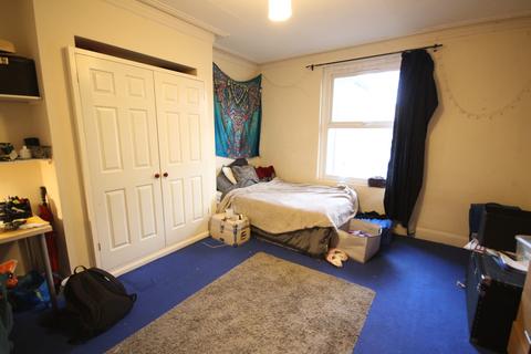 9 bedroom house to rent, Kensington Terrace, Hyde Park, LEEDS