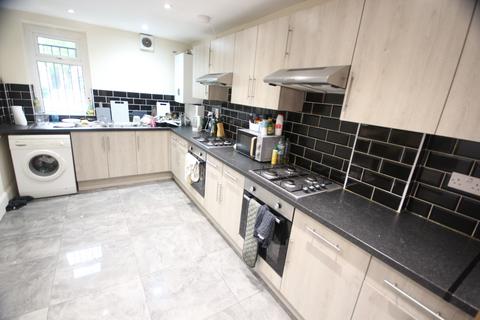 8 bedroom house to rent, Hyde Park Road, Hyde Park, Leeds