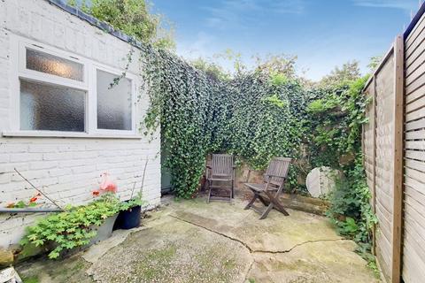 17b Hatchard Road, London, N19 4NG