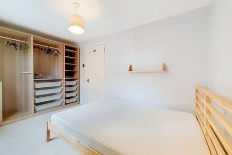17b Hatchard Road, London, N19 4NG