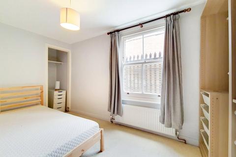 17b Hatchard Road, London, N19 4NG