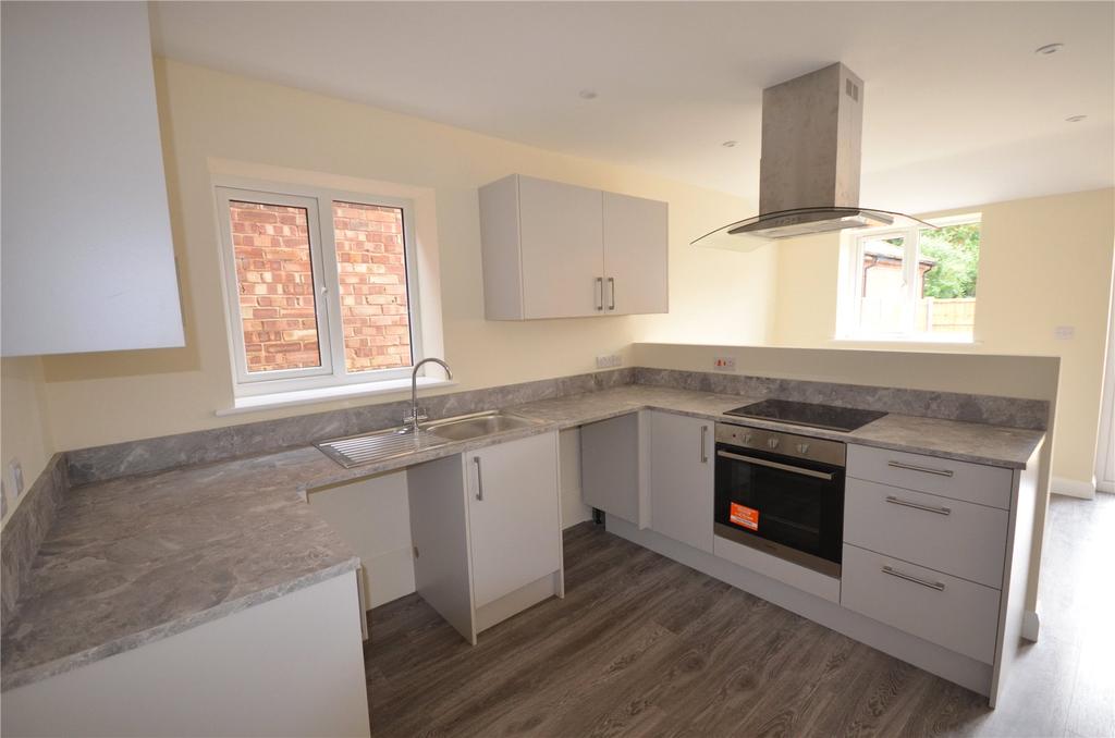 Welby Lane, Melton Mowbray... 3 bed semidetached house £950 pcm (£
