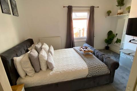 28 Moore Street, Northampton, NN2 7HX
