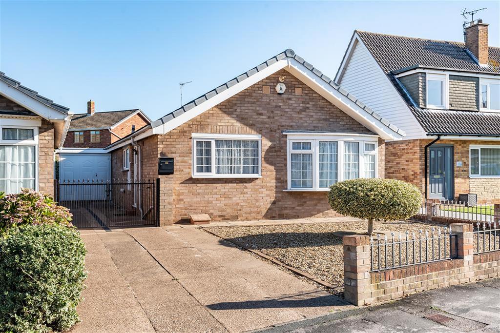 Willow Rise, Thorpe Willoughby, Selby, YO8 9PP 2 bed detached bungalow £200,000