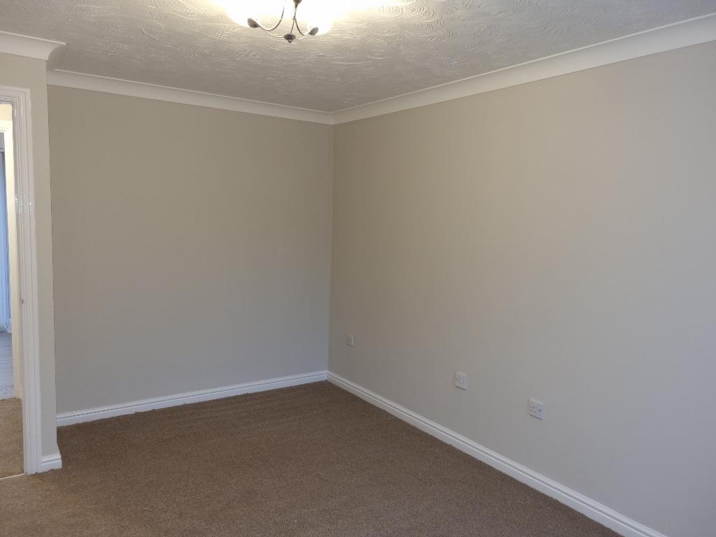 Halesworth Drive, Havelock Park, Sunderland, SR4 3 bed semidetached house £675 pcm (£156 pw)