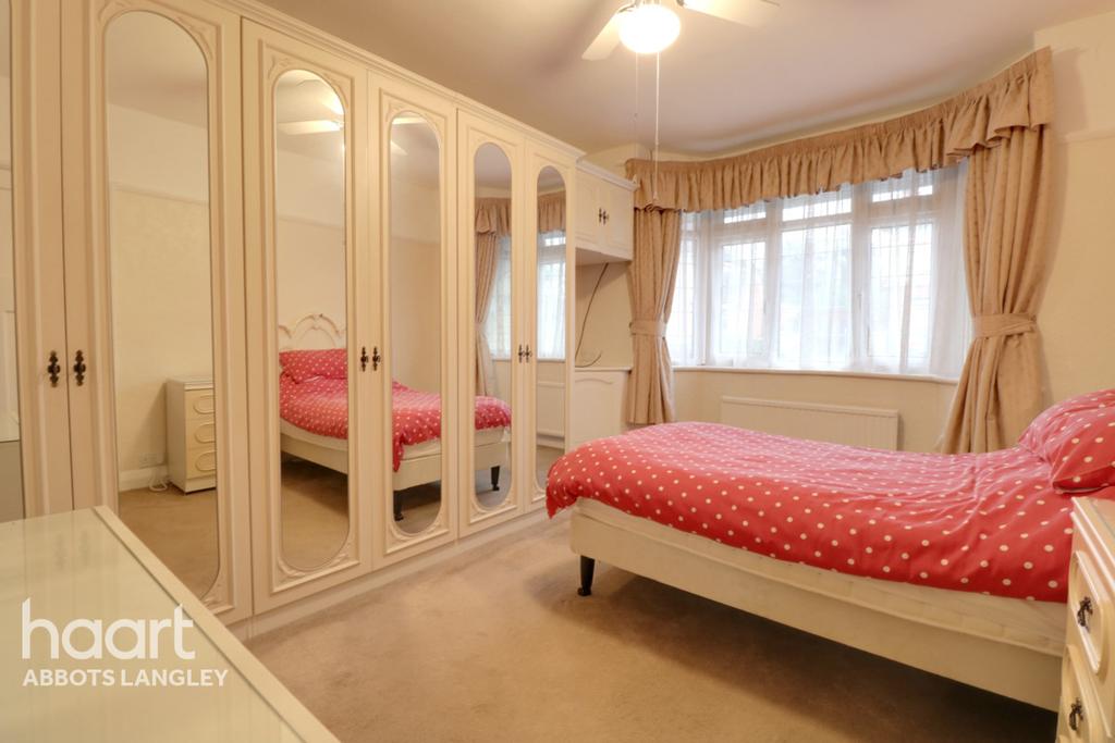 Hamilton Road, Kings Langley 2 bed bungalow £500,000