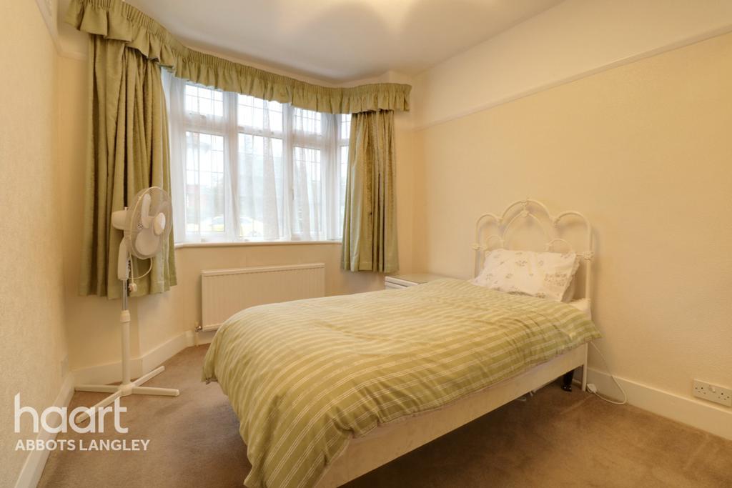 Hamilton Road, Kings Langley 2 bed bungalow for sale £500,000
