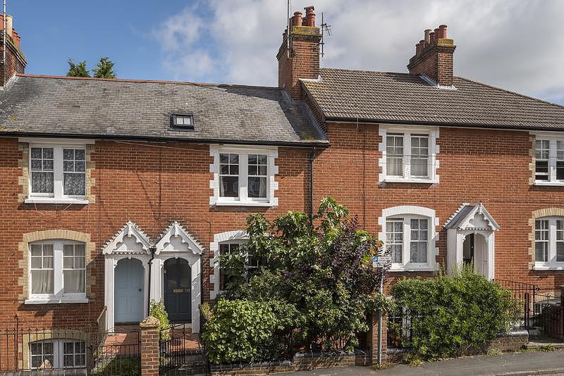 Addison Road, Guildford, GU1 2 bed house £425,000