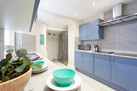 7 bedroom terraced house to rent, 8 Estcourt Avenue, Headingley, Leeds, LS6 3ES