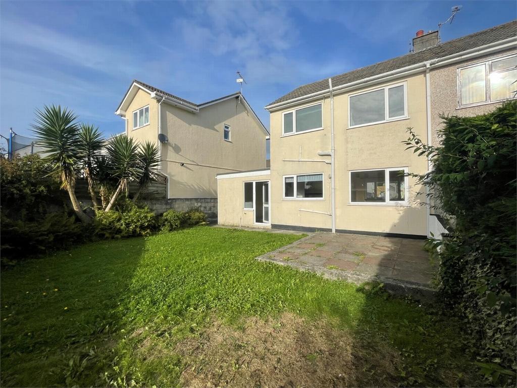 Dennison Avenue, St Austell, Cornwall 3 bed semidetached house £235,000