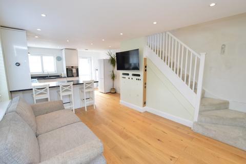 8 Sycamore Walk, Reigate, RH2 7LR