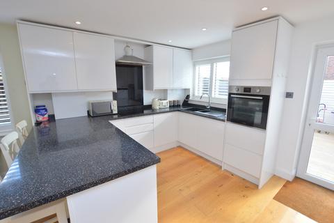 8 Sycamore Walk, Reigate, RH2 7LR