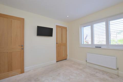 8 Sycamore Walk, Reigate, RH2 7LR