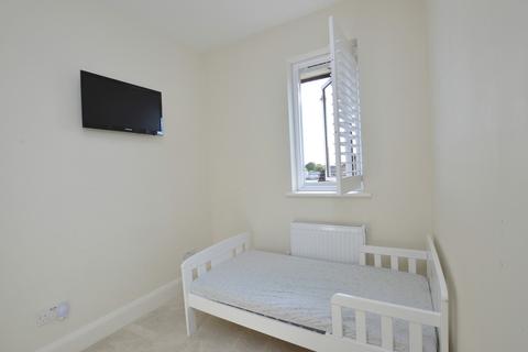 8 Sycamore Walk, Reigate, RH2 7LR