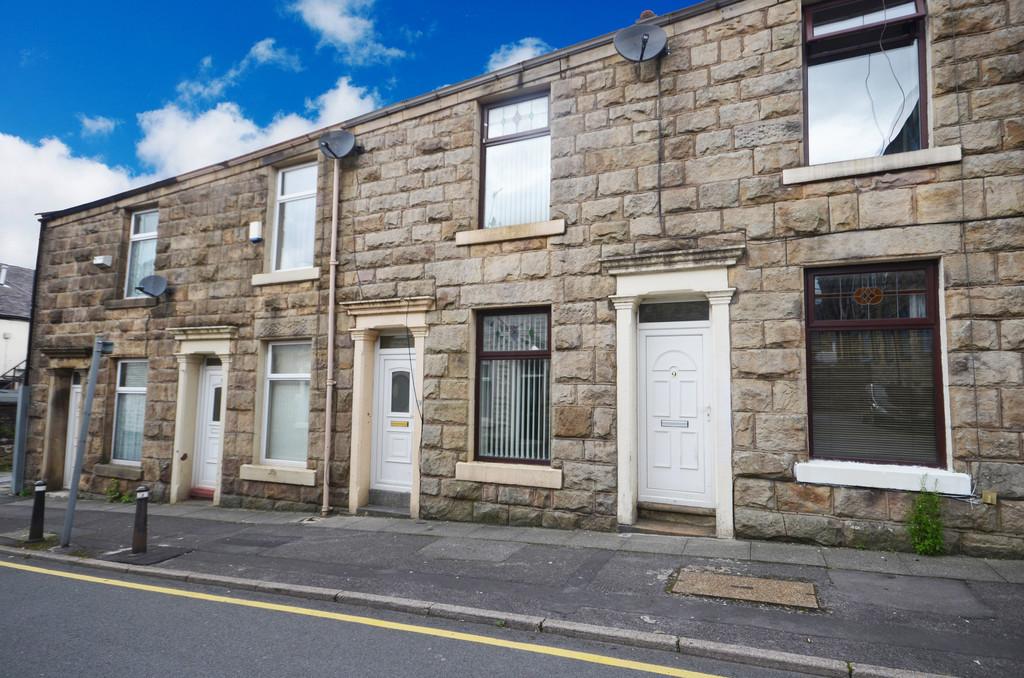 Lloyd Street, Darwen 2 bed terraced house £475 pcm (£110 pw)