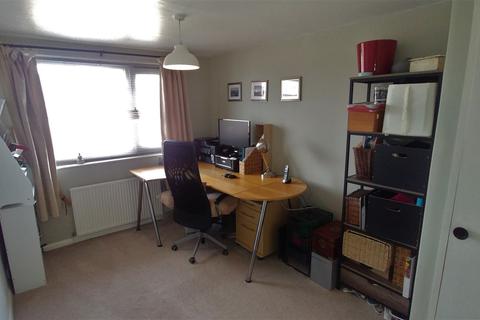 7 Barons Close, Flint, CH6 5DQ
