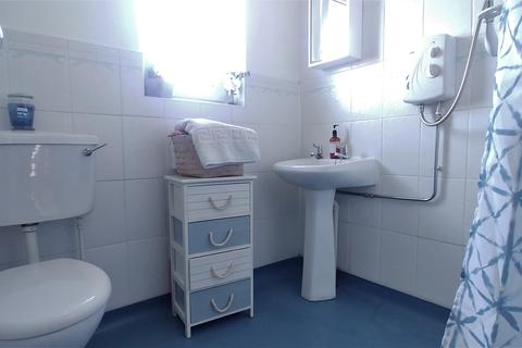 7 Barons Close, Flint, CH6 5DQ