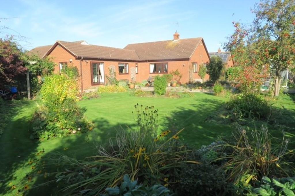 Crowle Road, Eastoft 4 bed detached bungalow £359,950