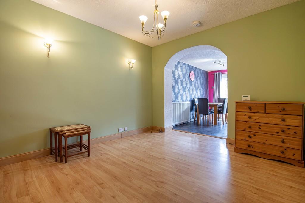 Familyroom Angle1