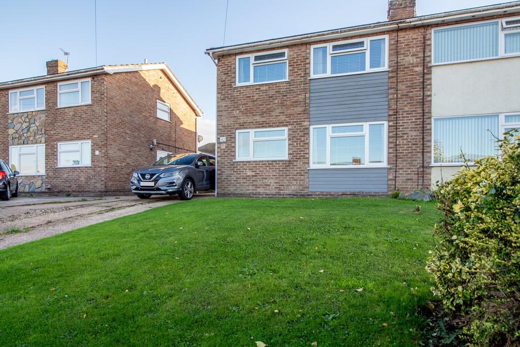 The Ridgeway, Dovercourt, Harwich... 3 bed semidetached house £270,000