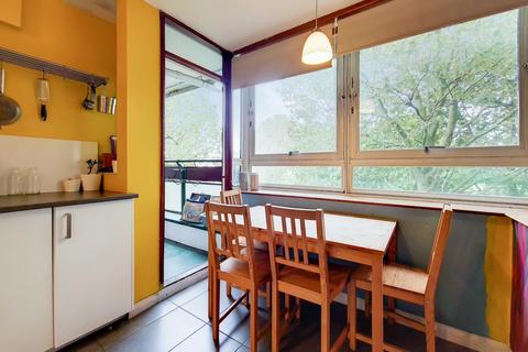 2 bedroom apartment to rent, Procter House, Avondale Square