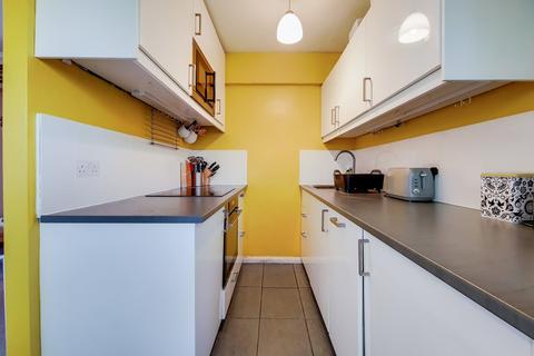 2 bedroom apartment to rent, Procter House, Avondale Square