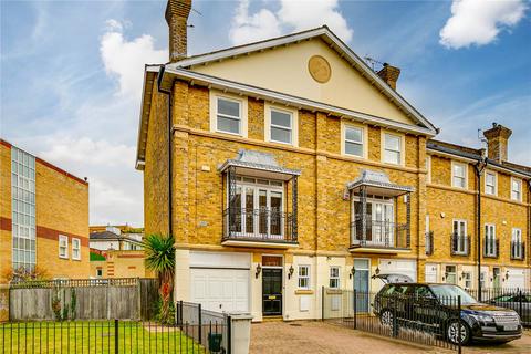 4 bedroom end of terrace house to rent, Trinity Church Road, Barnes, London