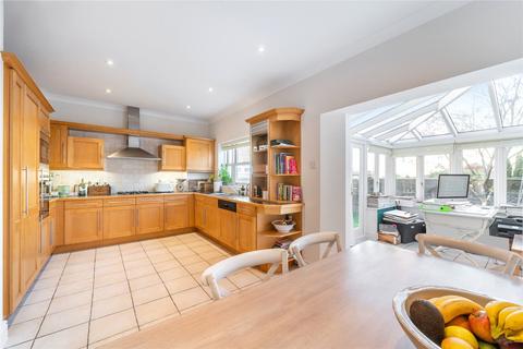 4 bedroom end of terrace house to rent, Trinity Church Road, Barnes, London