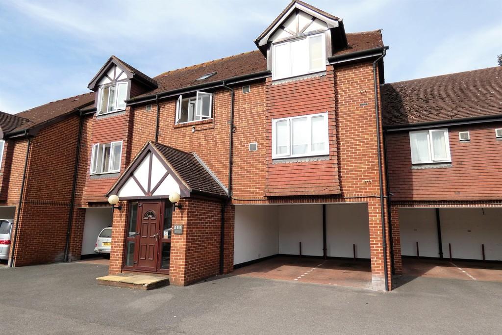 Hatton Road, Bedfont, Feltham 1 bed flat £875 pcm (£202 pw)