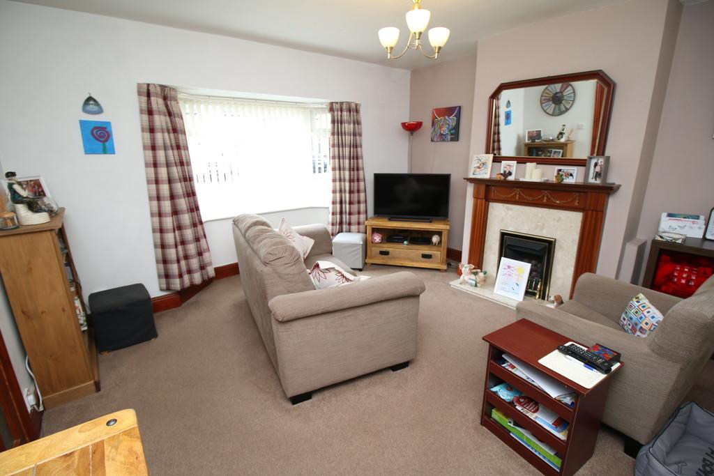 Topps Drive, Bedworth 3 bed semidetached house £180,000
