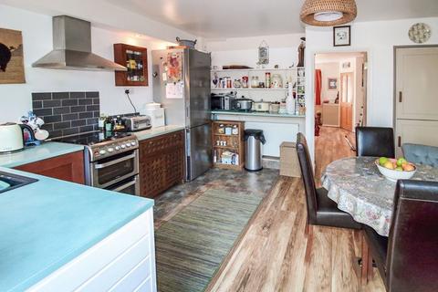 8 Ryelands Close, Caterham, CR3 5HY