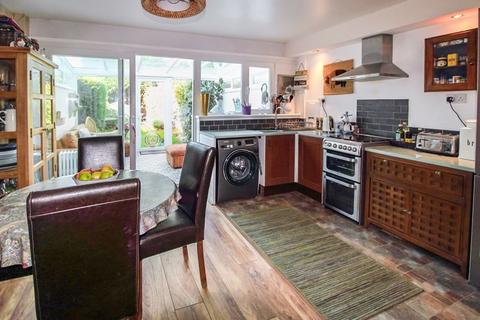 8 Ryelands Close, Caterham, CR3 5HY