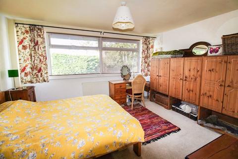 8 Ryelands Close, Caterham, CR3 5HY