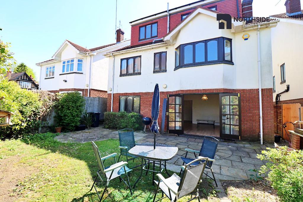 Lyndhurst Gardens Finchley Central 6 bed detached house £3,500 pcm (£