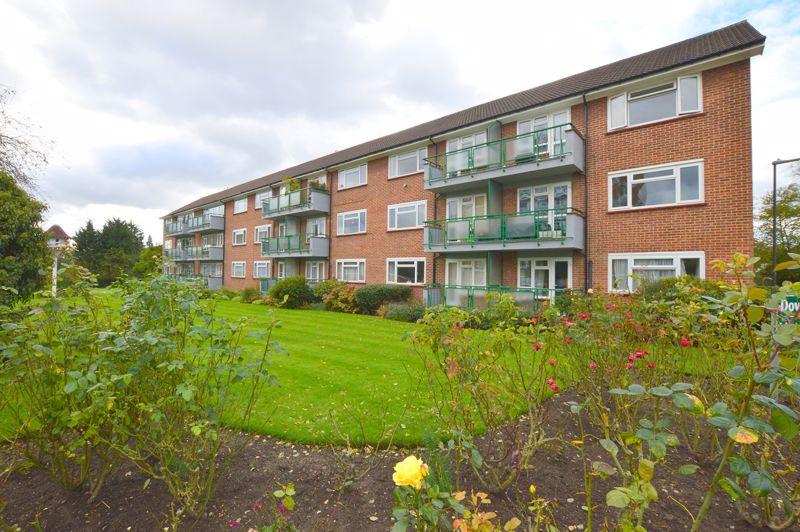 Dove Park, Hatch End 1 bed apartment £1,100 pcm (£254 pw)