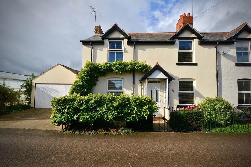 Mill Road, Offenham, Evesham, WR11 8RF 3 bed semidetached house £360,000