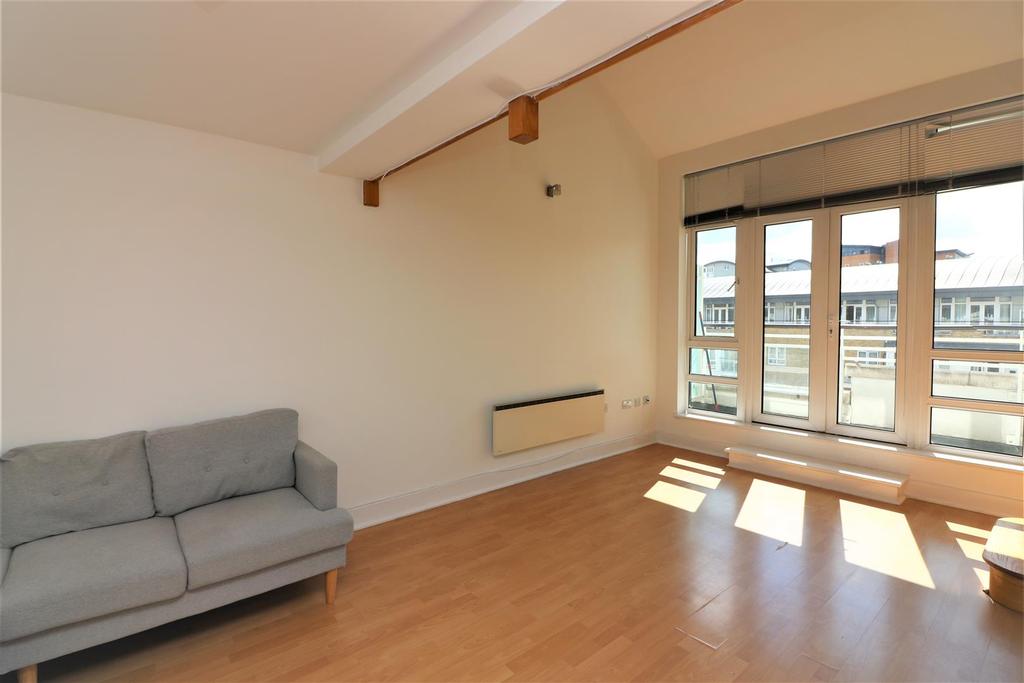 St Davids Square. London, E14 2 bed apartment £2,000 pcm (£462 pw)
